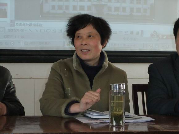 区教研室副主任、政治理事会秘书长傅秀兰同志作指导性发言